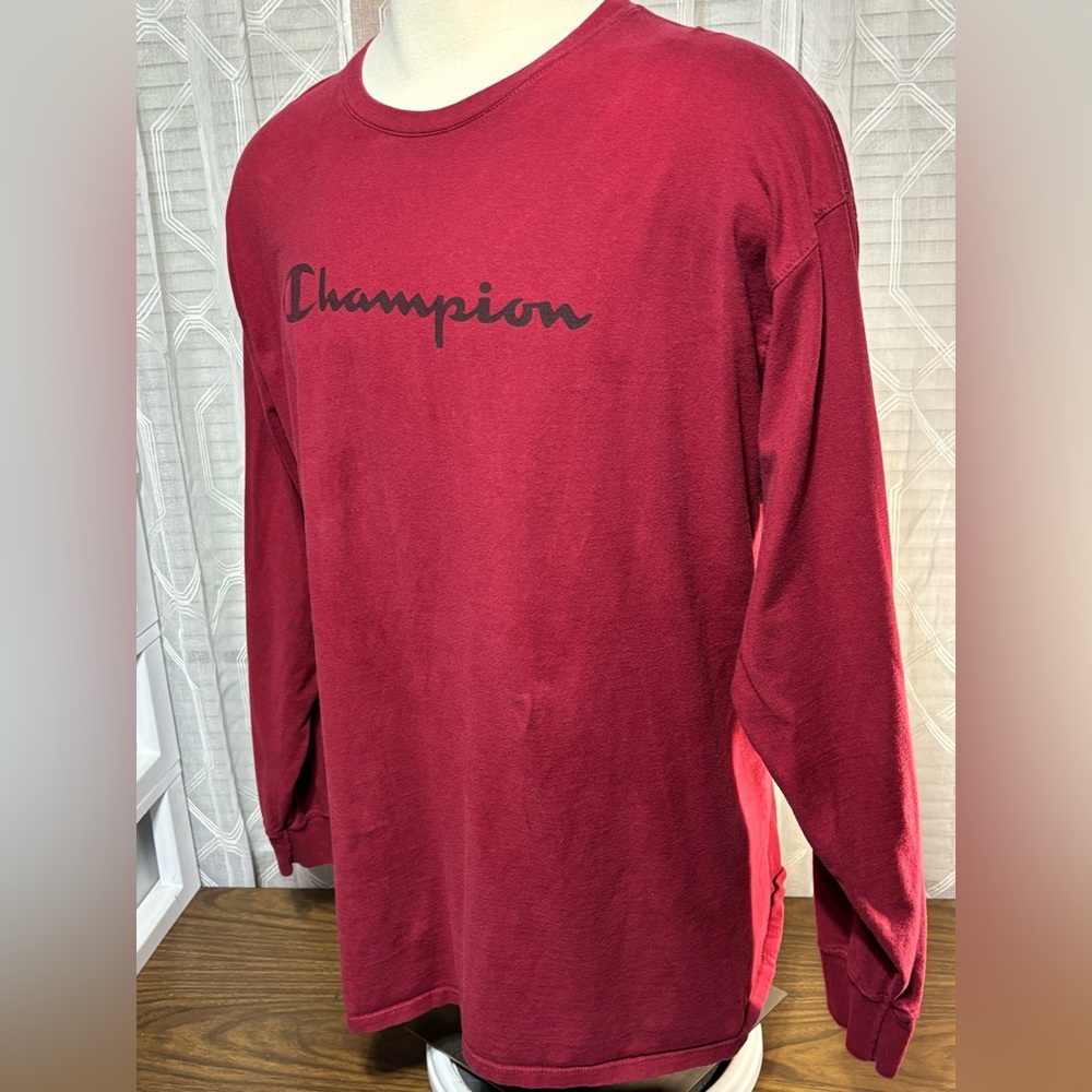 Champion Men's Maroon 2XL Long Sleeve Shirt W/scripted logo on chest 32”L 23”p2p
